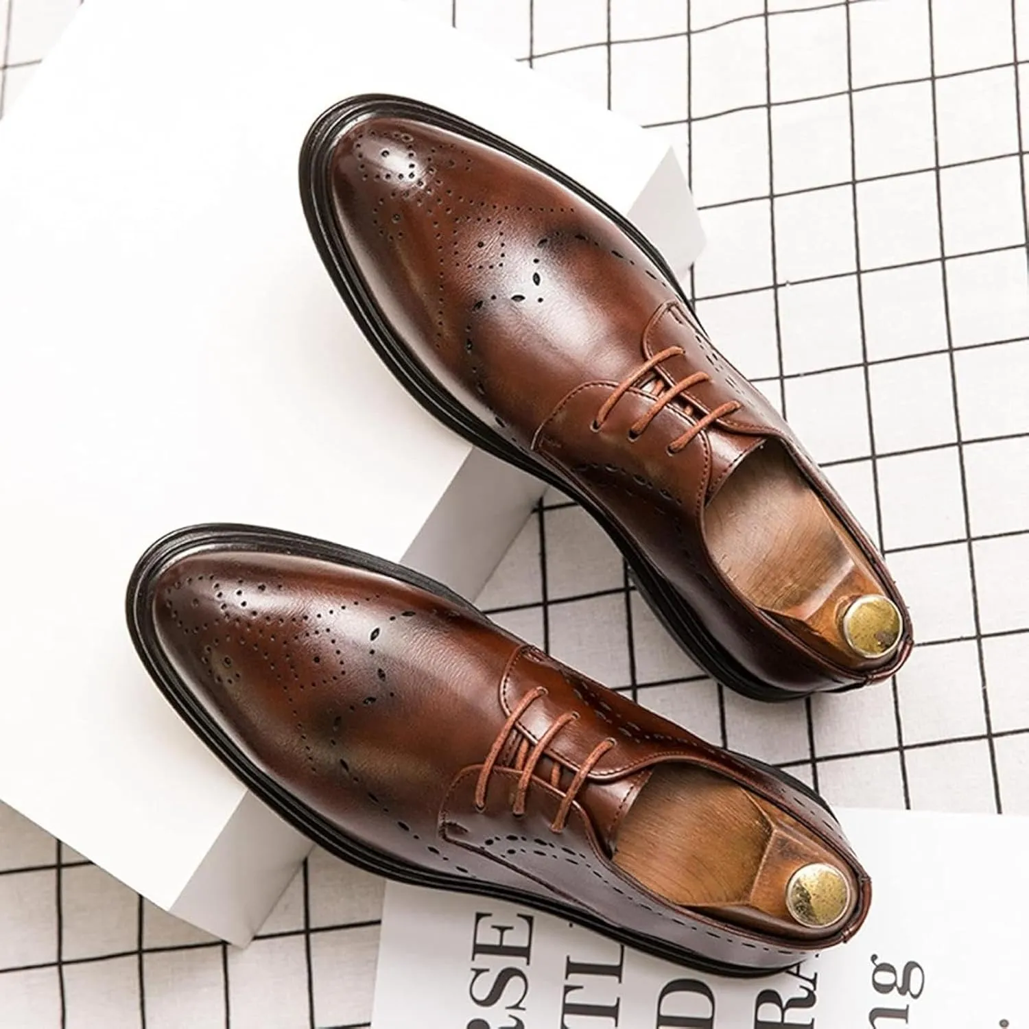 Men's Formal Business Shoes, Gentlemen's Banquet Dress Shoes, Pointed Brogue Shoes, Autumn and Winter Casual Leather Office Shoes