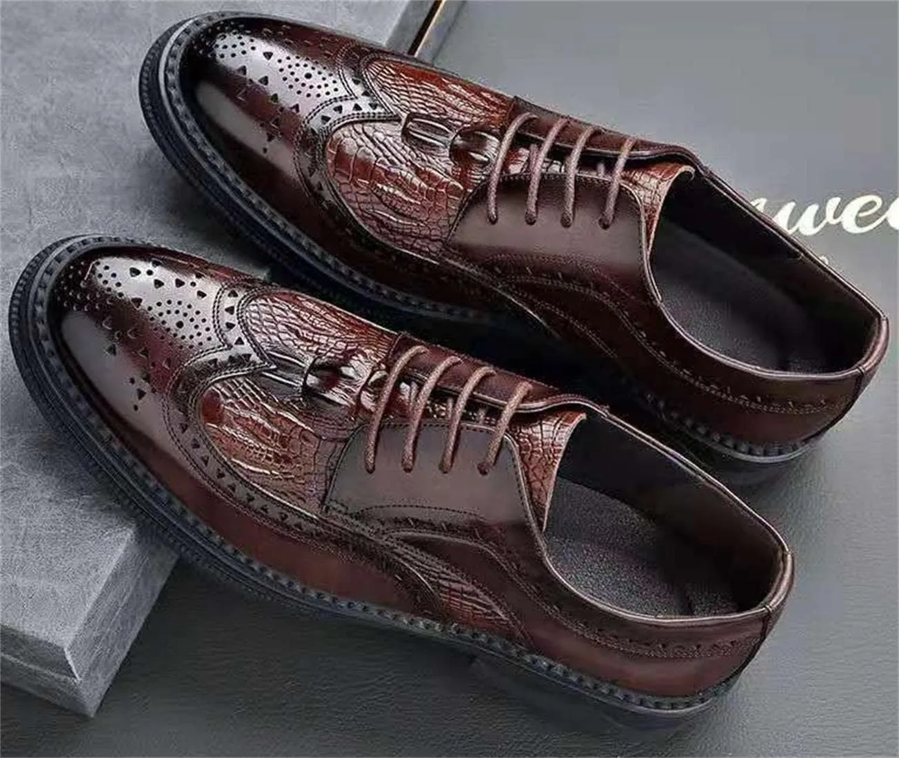 Men's Leather Lace-up Formal Dress Oxfords Shoes Carved Brogue Shoes Business Shoes Tuxedo Wedding Shoes