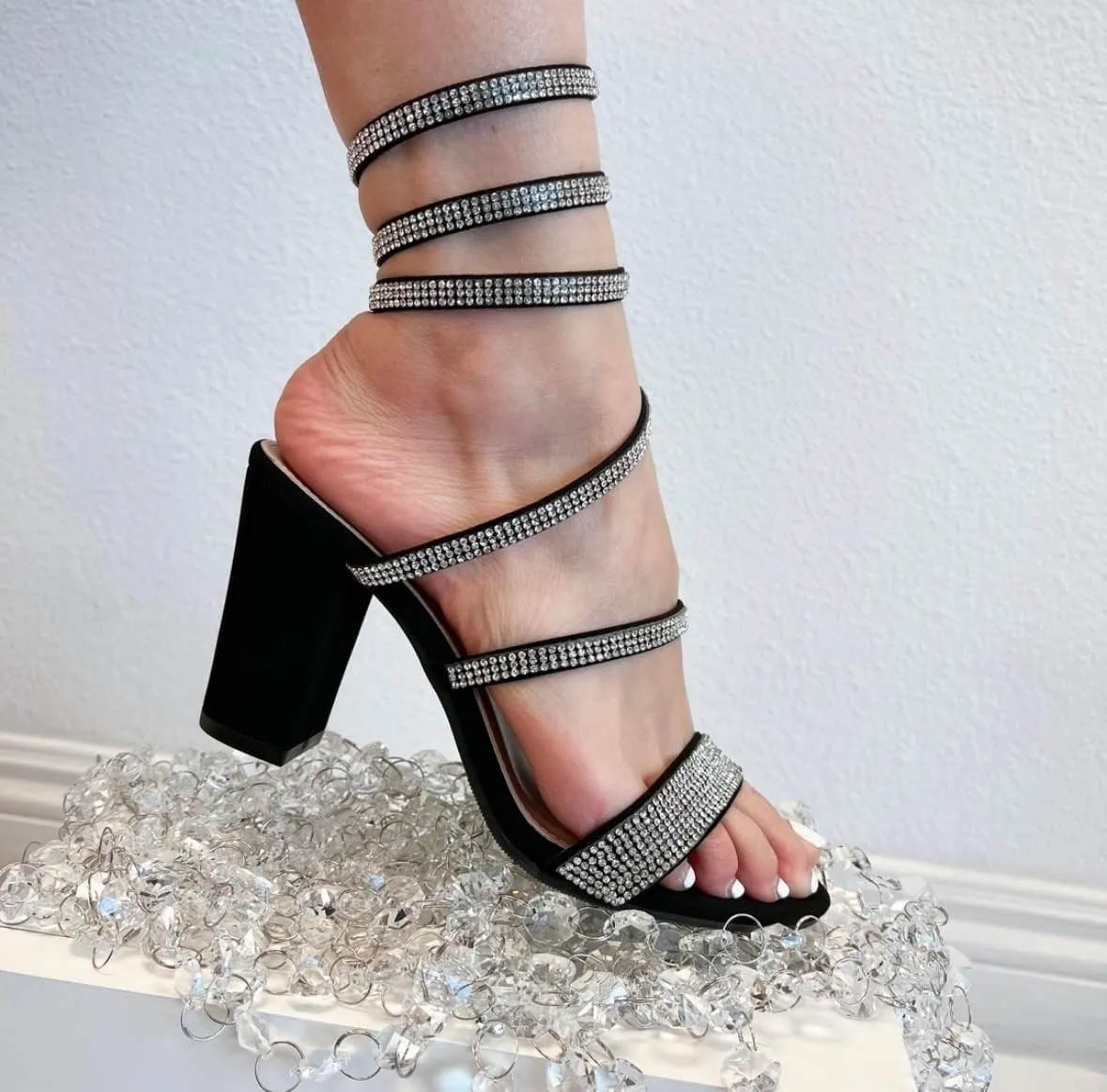 TOP Moda Women Rhinestone Spiral Ankle Strap Block Heels sandals