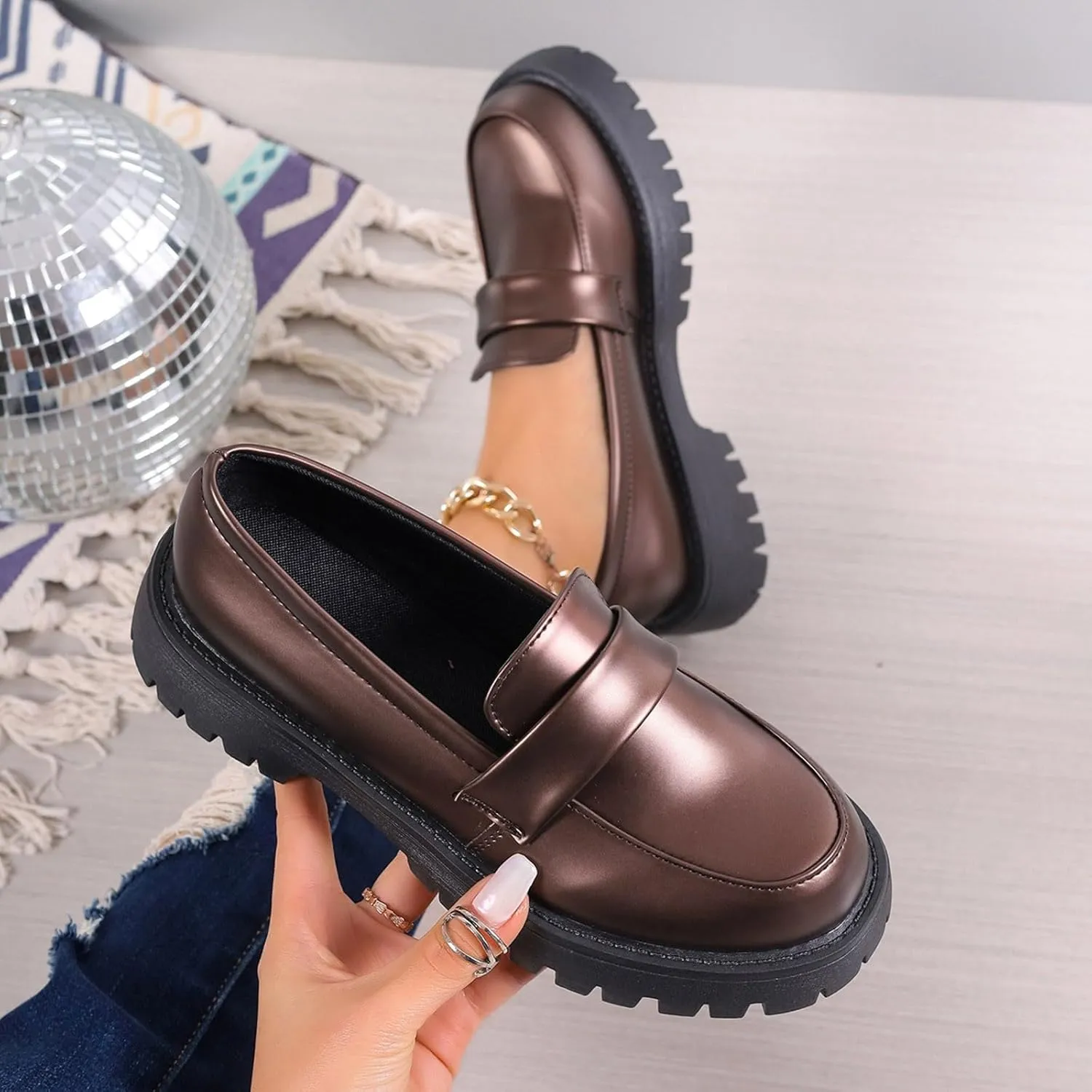 Women's Classic Loafers Lug Sole Low Top Hands Free Wide Width Slip on Comfortable Casual Boat Shoes Ladies Cushioned Footbed Lightweight Jogging Tennis Sneakers Breathable Comfy Walking Shoe