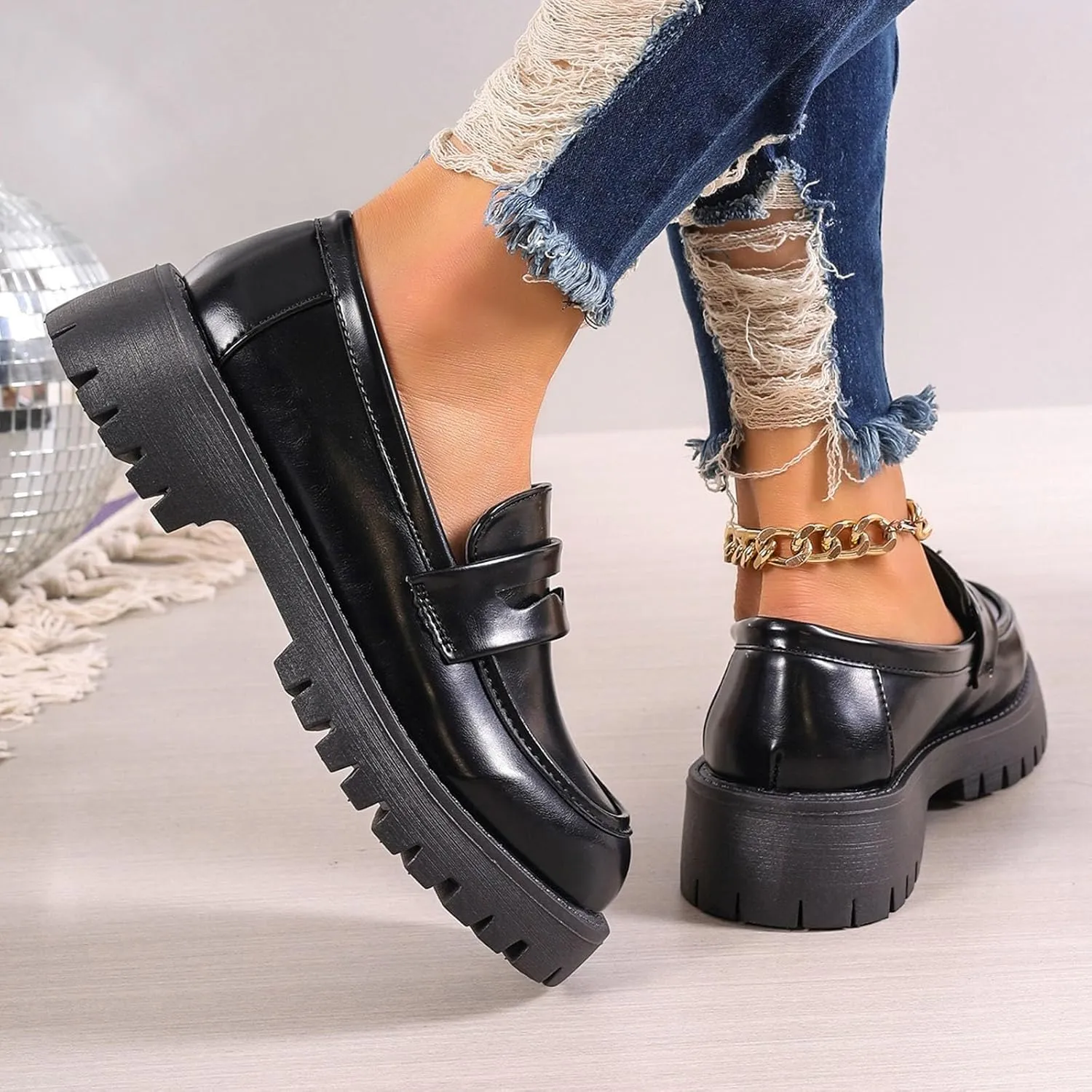 Women's Classic Loafers Lug Sole Low Top Hands Free Wide Width Slip on Comfortable Casual Boat Shoes Ladies Cushioned Footbed Lightweight Jogging Tennis Sneakers Breathable Comfy Walking Shoe