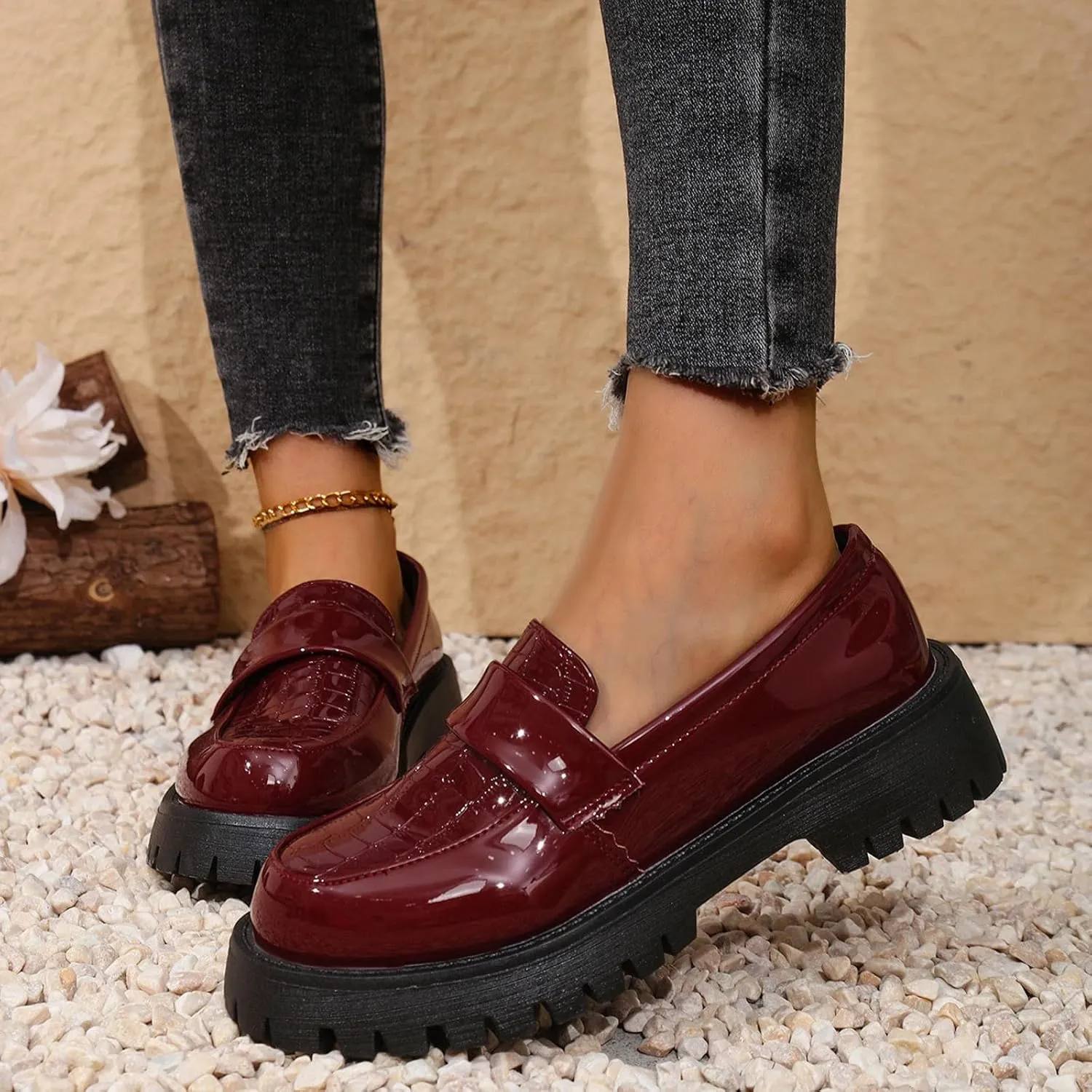 Women's Loafers, Hands Free Slip-on Chunky Lug Sole Dressy Shoes Wide Width Comfortable Casual Boat Shoe Ladies Cushioned Footbed Lightweight Jogging Comfy Walking Footwear for Daily Wear