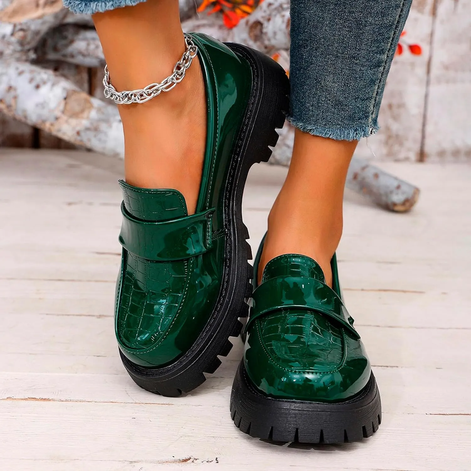 Women's Loafers, Hands Free Slip-on Chunky Lug Sole Dressy Shoes Wide Width Comfortable Casual Boat Shoe Ladies Cushioned Footbed Lightweight Jogging Comfy Walking Footwear for Daily Wear