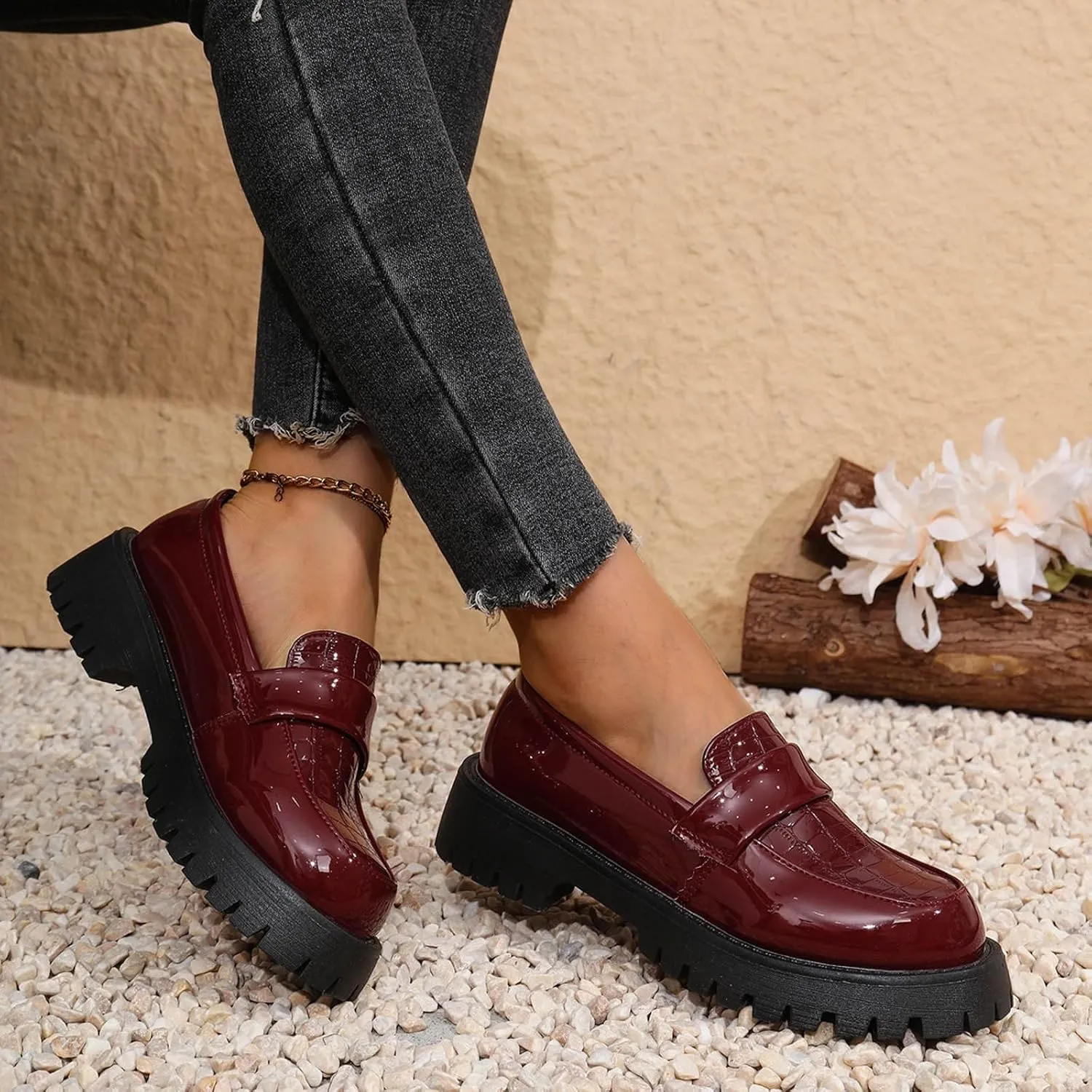 Women's Loafers, Hands Free Slip-on Chunky Lug Sole Dressy Shoes Wide Width Comfortable Casual Boat Shoe Ladies Cushioned Footbed Lightweight Jogging Comfy Walking Footwear for Daily Wear