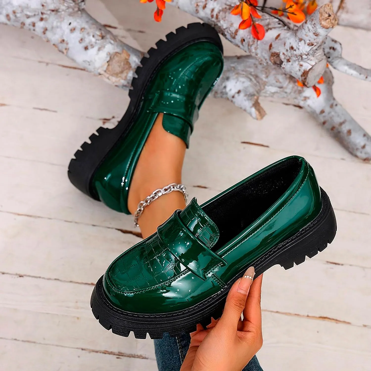 Women's Loafers, Hands Free Slip-on Chunky Lug Sole Dressy Shoes Wide Width Comfortable Casual Boat Shoe Ladies Cushioned Footbed Lightweight Jogging Comfy Walking Footwear for Daily Wear