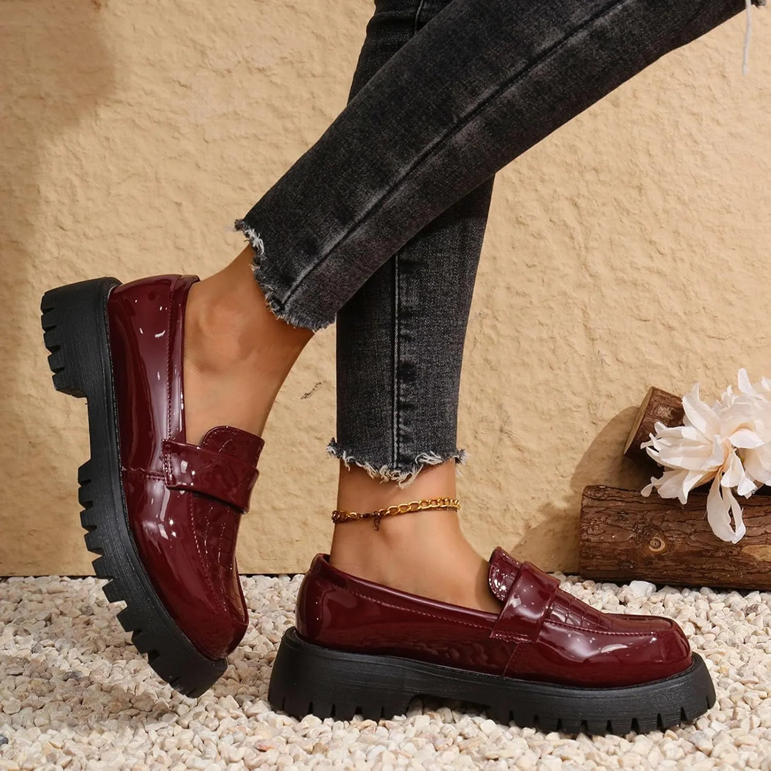 Women's Loafers, Hands Free Slip-on Chunky Lug Sole Dressy Shoes Wide Width Comfortable Casual Boat Shoe Ladies Cushioned Footbed Lightweight Jogging Comfy Walking Footwear for Daily Wear